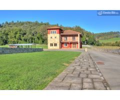 Chalet Independiente en Venta en Bárcena de Cicero, Cantabria