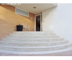 Exclusivo chalet de lujo. Líneas modernas. Espacios amplios.