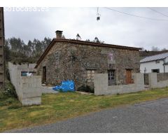 CASA DE PIEDRA PARA RESTAURAR  Y CON FINCA EN SAN SADURNINO