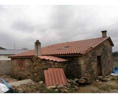 CASA DE PIEDRA PARA RESTAURAR  Y CON FINCA EN SAN SADURNINO