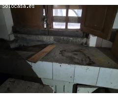 CASA CON FINCA EN ZONA URBANA PARA REFORMAR