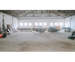 Amplio conjunto comercial, tres locales y nave en Canido, Ferrol