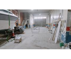 Amplio conjunto comercial, tres locales y nave en Canido, Ferrol