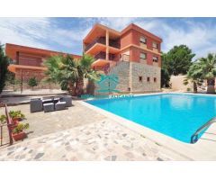 Chalet de lujo en Vistahermosa con 9 dormitorios y 8 baños piscina privada y amplia parcela