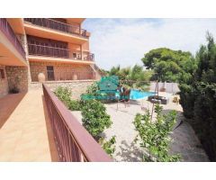 Chalet de lujo en Vistahermosa con 9 dormitorios y 8 baños piscina privada y amplia parcela