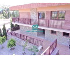 Chalet de lujo en Vistahermosa con 9 dormitorios y 8 baños piscina privada y amplia parcela