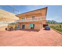 Gran vivienda de 2 plantas independientes con 2 dormitorios 2 baños por planta y vistas al mar