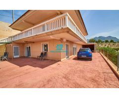 Gran vivienda de 2 plantas independientes con 2 dormitorios 2 baños por planta y vistas al mar