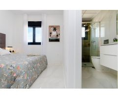 VIlla adosada con 3 dormitorios 3 baños, piscina, parking y solar en Orihuela Golf