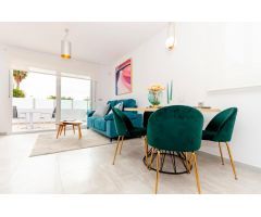 Chalet independiente de 98m2 con 3 dormitorios 2 baños, jardín, piscina y parking en Torrevieja