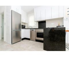 Chalet independiente de 98m2 con 3 dormitorios 2 baños, jardín, piscina y parking en Torrevieja