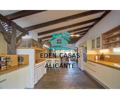 Casa Urb. adosada en El Campello, con 3 Dormitorios, 1 baño, 1 Aseo, piscina y 2 parking