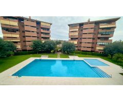 Apartamento reformado de 2  dormitorios, 2 baños y urbanización completa