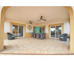 Casa Unifamiliar de 206m2 en Busot con 3 Dormitorios 3 Baños, Terreno 781m2, Piscina Climatizada