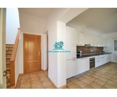 Casa Unifamiliar de 206m2 en Busot con 3 Dormitorios 3 Baños, Terreno 781m2, Piscina Climatizada