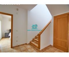 Casa Unifamiliar de 206m2 en Busot con 3 Dormitorios 3 Baños, Terreno 781m2, Piscina Climatizada