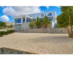 Moderna villa independiente de 442 m² en Mutxamel con 5 dormitorios, 5 baños, garaje, aparcamiento y