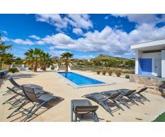 Moderna villa independiente de 442 m² en Mutxamel con 5 dormitorios, 5 baños, garaje, aparcamiento y