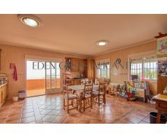 Gran vivienda independiente con 7 dormitorios,  piscina y vistas al mar en Busot