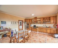 Gran vivienda independiente con 7 dormitorios,  piscina y vistas al mar en Busot