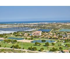 Piso de 2 dormitorios 2 baños con gran terraza con vistas al mar, piscina comunitaria y parking