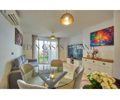 Piso de 2 dormitorios 2 baños con gran terraza con vistas al mar, piscina comunitaria y parking