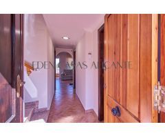 Chalet independiente de esquina con 3 dormitorio, 2 baños y sotano en Cotoveta