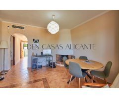 Chalet independiente de esquina con 3 dormitorio, 2 baños y sotano en Cotoveta