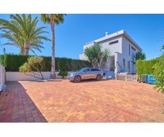 Moderno chalet independiente de 4 dormitorios en venta - Rio Park, Mutxamel | 384m².