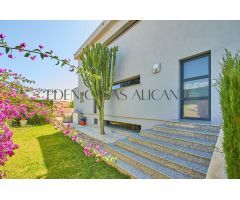 Moderno chalet independiente de 4 dormitorios en venta - Rio Park, Mutxamel | 384m².