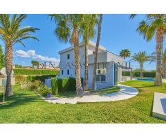 Moderno chalet independiente de 4 dormitorios en venta - Rio Park, Mutxamel | 384m².