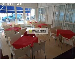 Bar a pleno funcionamiento con toda la maquinaria necesaria