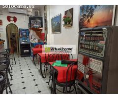 Bar a pleno funcionamiento con toda la maquinaria necesaria