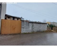 SE VENDE CASA ANTIGUA PARA REFORMAR CON TERRENO URBANO EN CACABELOS