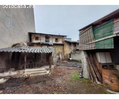 SE VENDE CASA ANTIGUA PARA REFORMAR CON TERRENO URBANO EN CACABELOS