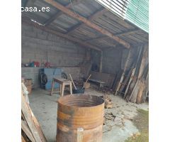 SE VENDE CASA ANTIGUA PARA REFORMAR CON TERRENO URBANO EN CACABELOS