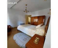 SE VENDE CASA CENTRICA EN CACABELOS