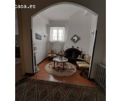 SE VENDE CASA CENTRICA EN CACABELOS