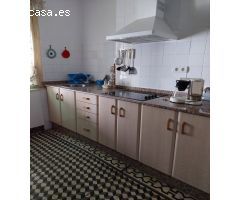 SE VENDE CASA CENTRICA EN CACABELOS