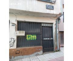 SE VENDE CASA PARA REFORMAR CON LOCAL EN EL CENTRO DE BEMBIBRE