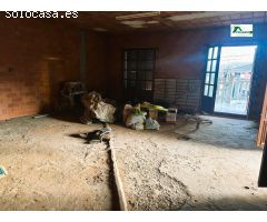 SE VENDE CASA Y LOCAL COMERCIAL EN CACABELOS