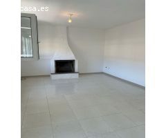 SE VENDE CHALET ADOSADO