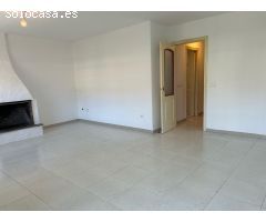 SE VENDE CHALET ADOSADO