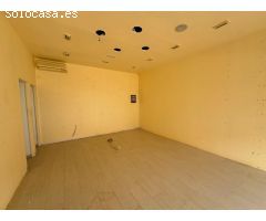 Alquiler de local comercial en Avenida Windsurfing. Local B 35.
