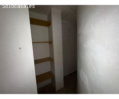 Alquiler de local comercial en Avenida Windsurfing. Local B 35.