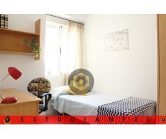 EST/ Amplio piso para ESTUDIANTES con CINCO dormitorios en Recogidas.