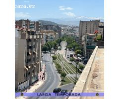 LT / Ático de DOS dormitorios en Granada Centro zona Caleta