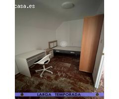 LT / Ático de DOS dormitorios en Granada Centro zona Caleta