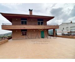 Chalet alto standing, 2 viviendas independientes de 115m2 cada una - Zona privilegiada de Vallirana