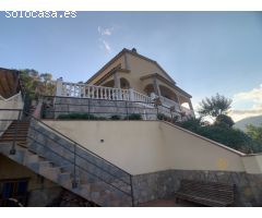 CASA EN VENTA - PISCINA - VALLIRANA